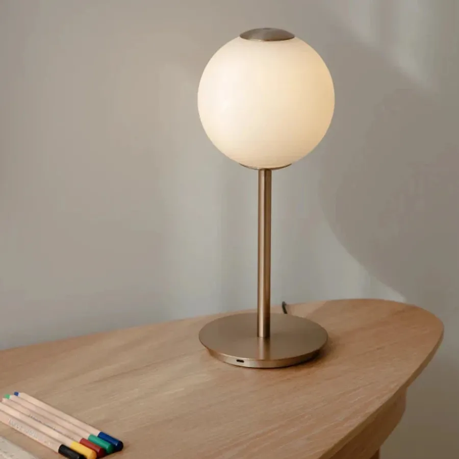 Umage Audrey bordlampe med USB-C