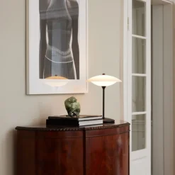 Discount Halo Designs Baroni bordlampe - Matt Svart/Hvit Svart / Opal
