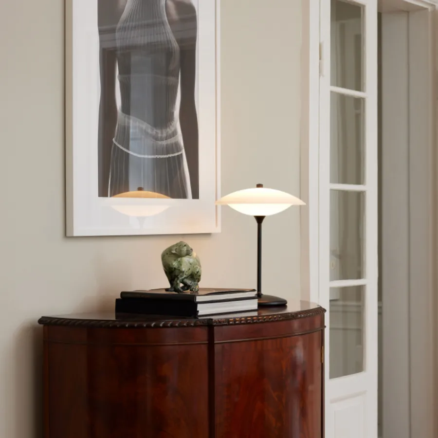 Discount Halo Designs Baroni bordlampe - Matt Svart/Hvit Svart / Opal