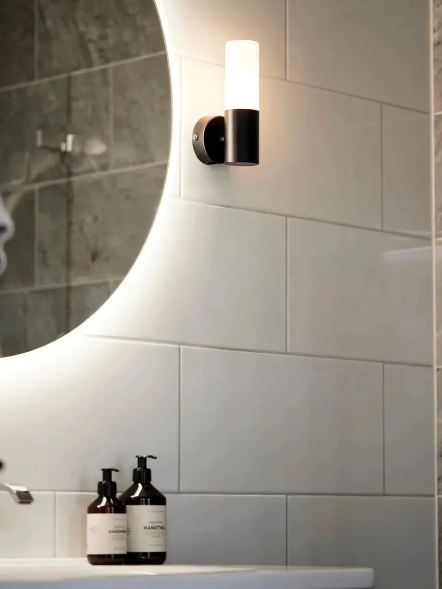 Hot Pr home of Scandinavia Ab Beta vegglampe IP44 - Svart
