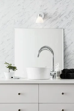 Marksløjd Cassis vegglampe IP44 - Krom/opalhvit - Krom / Opal