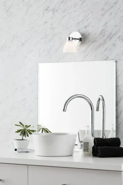 Marksløjd Cassis vegglampe IP44 - Krom/opalhvit - Krom / Opal