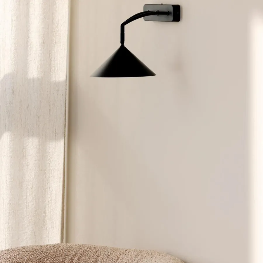Hot Globen Lighting Curve vegglampe Svart