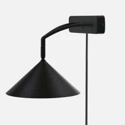 Hot Globen Lighting Curve vegglampe Svart