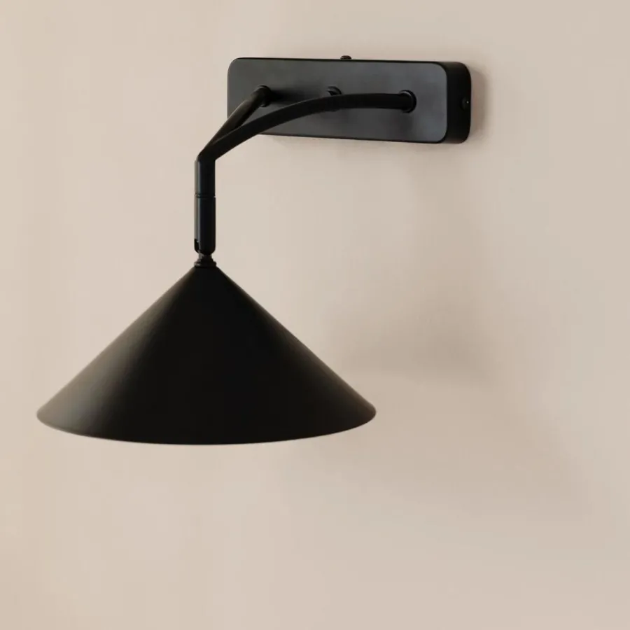 Hot Globen Lighting Curve vegglampe Svart
