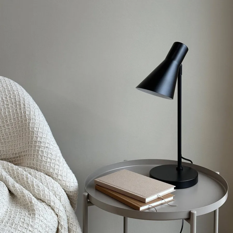 Dyberg Larsen DL12 bordlampe Svart