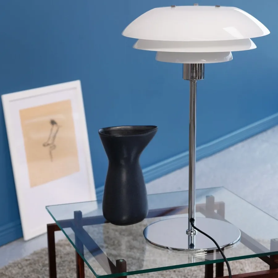 Best Dyberg Larsen DL31 bordlampe - Krom/Opal glass Krom / Opal