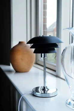 Sale Dyberg Larsen DL16 bordlampe - Krom/Svart Krom / Svart