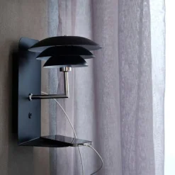 Outlet Dyberg Larsen DL20 vegglampe m/USB - Svart