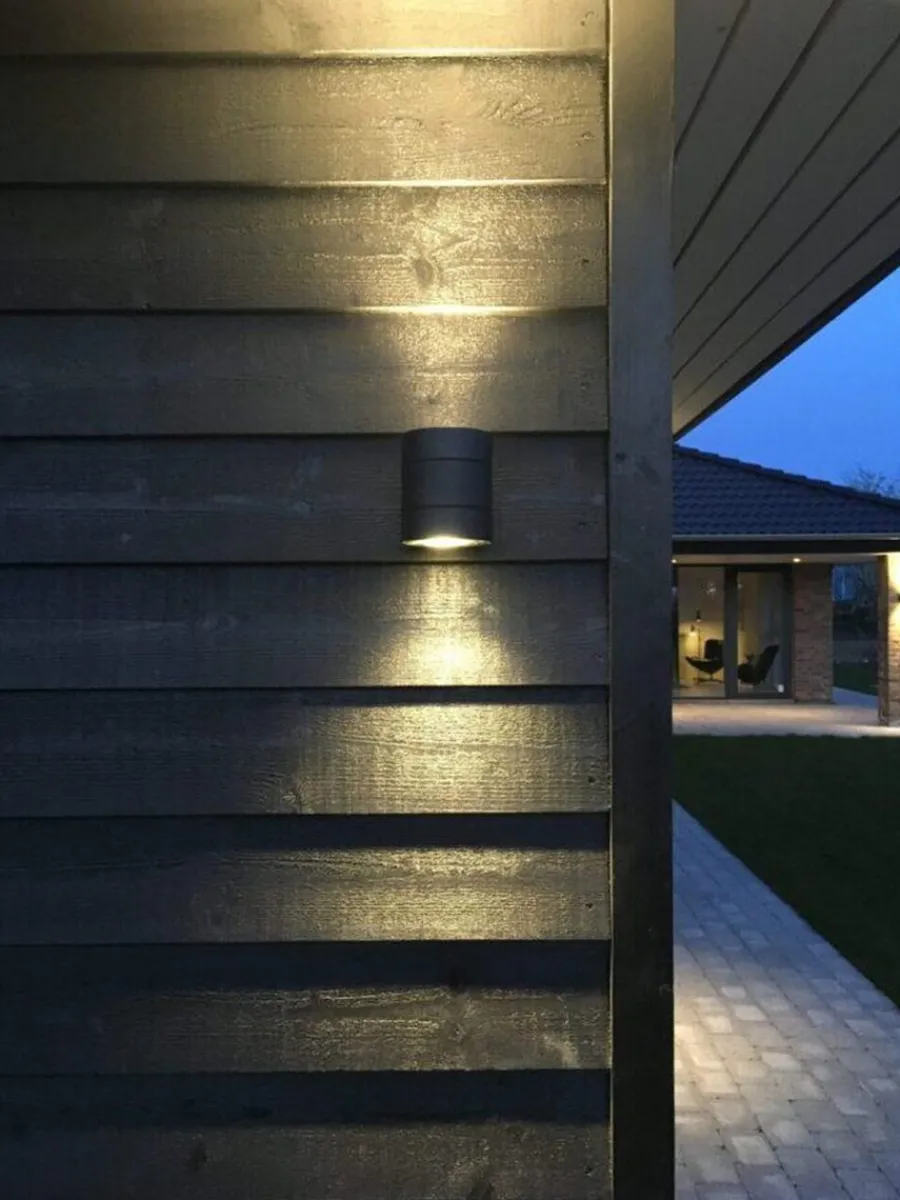 Outlet Antidark Dolio W90 vegglampe utendørs opp/ned 2x4,2W 3000K IP65 Dimbar - Svart