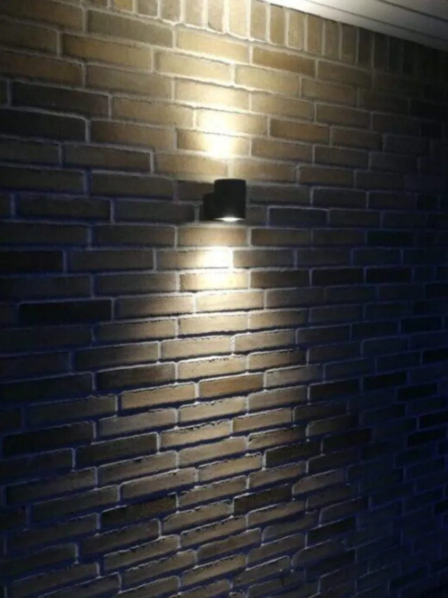 Outlet Antidark Dolio W90 vegglampe utendørs opp/ned 2x4,2W 3000K IP65 Dimbar - Svart
