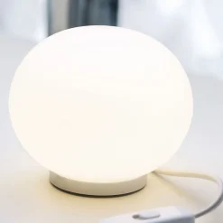 Discount Flos Mini Glo-Ball bordlampe 11cm med Av/På-bryter Opal