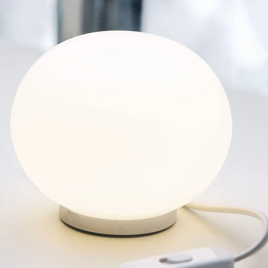 Discount Flos Mini Glo-Ball bordlampe 11cm med Av/På-bryter Opal