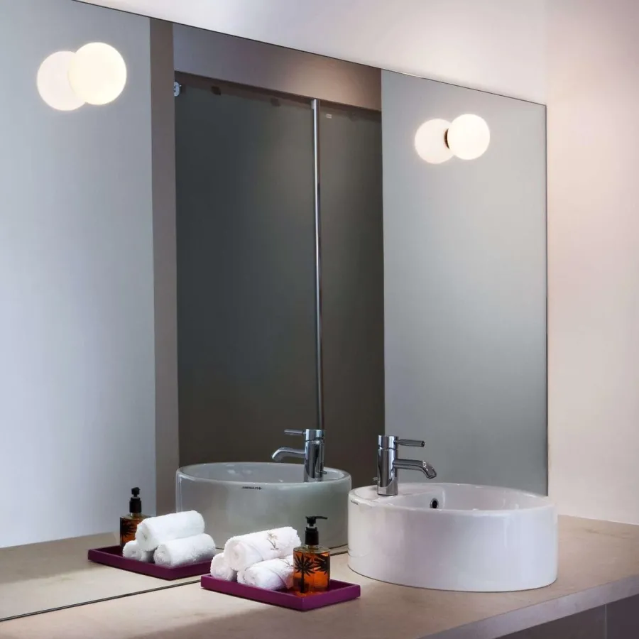 Flos Mini Glo-Ball C/W for speilmontering Opal