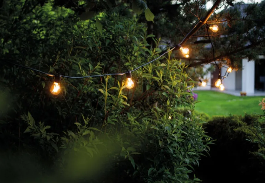Best Nowodvorski Garden Garland utendørs lysslynge 9 meter 15 lys IP65 Startsett - Svart