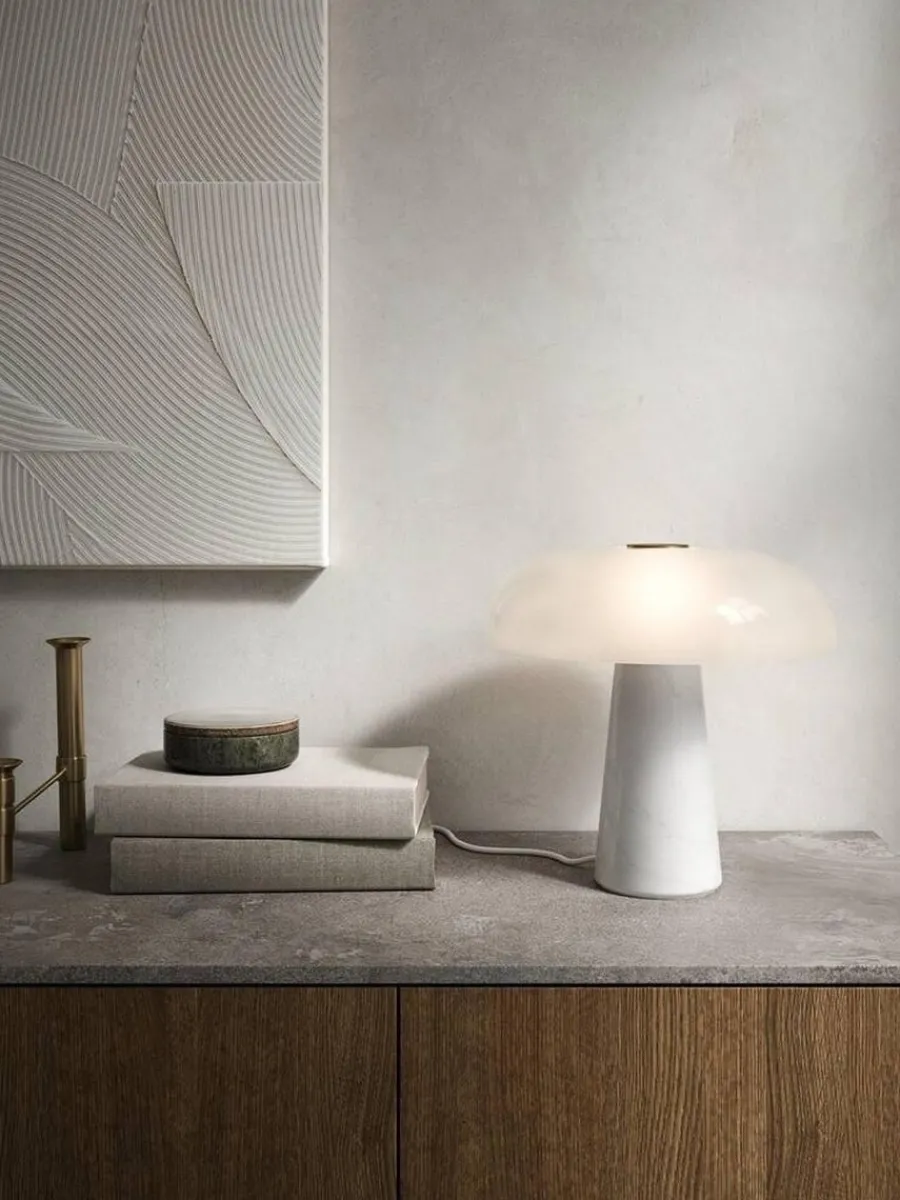 Sale DFTP Glossy bordlampe Marmor - Opalhvit Messing / Hvit