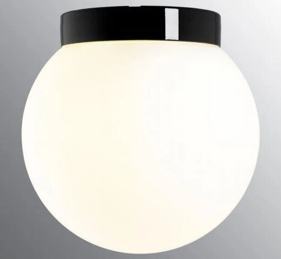 Clearance Ifø Electric Ifø Classic Glob 300 taklampe IP54 Svart / Opal glass