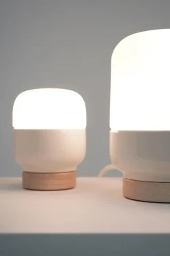 New Ifø Electric Ifø Ohm 100 / 190 bordlampe Svart / Opal glass