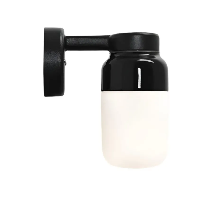 Discount Ifø Electric Ifø Ohm 100/210 vegglampe IP44 Svart / Opal