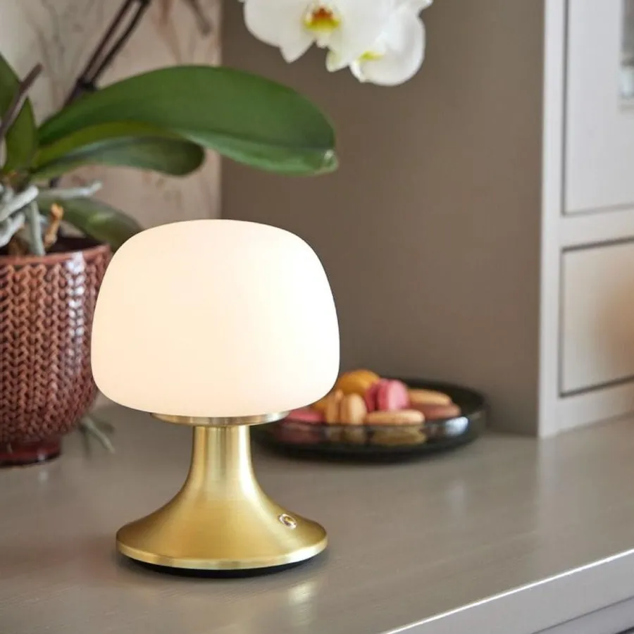 Outlet Ms - belysning Izzy bordlampe - Oppladbar Hvit / Messingfarget