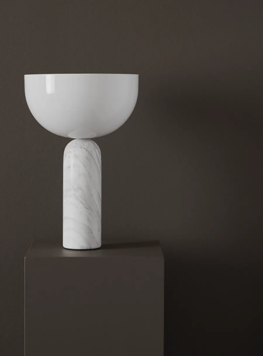 New New Works Kizu bordlampe - marmor - L Hvit