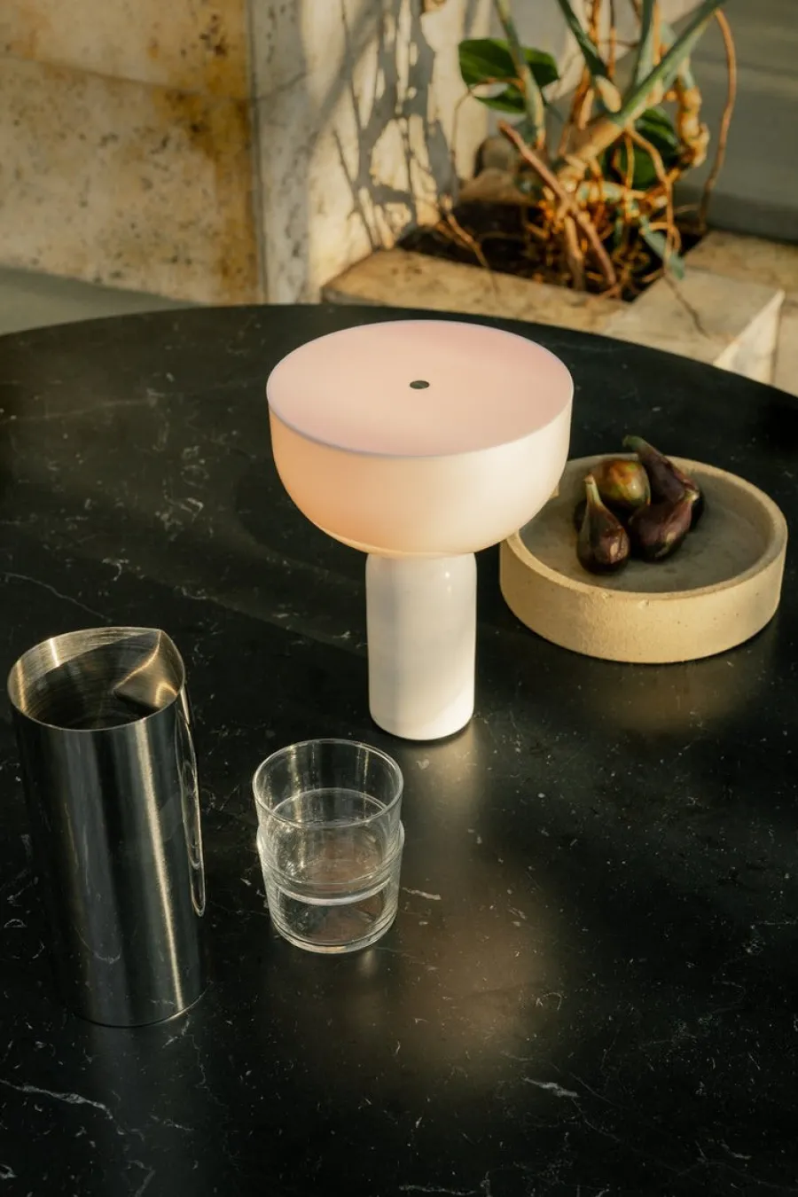 Outlet New Works Kizu Portable bordlampe - marmor Hvit