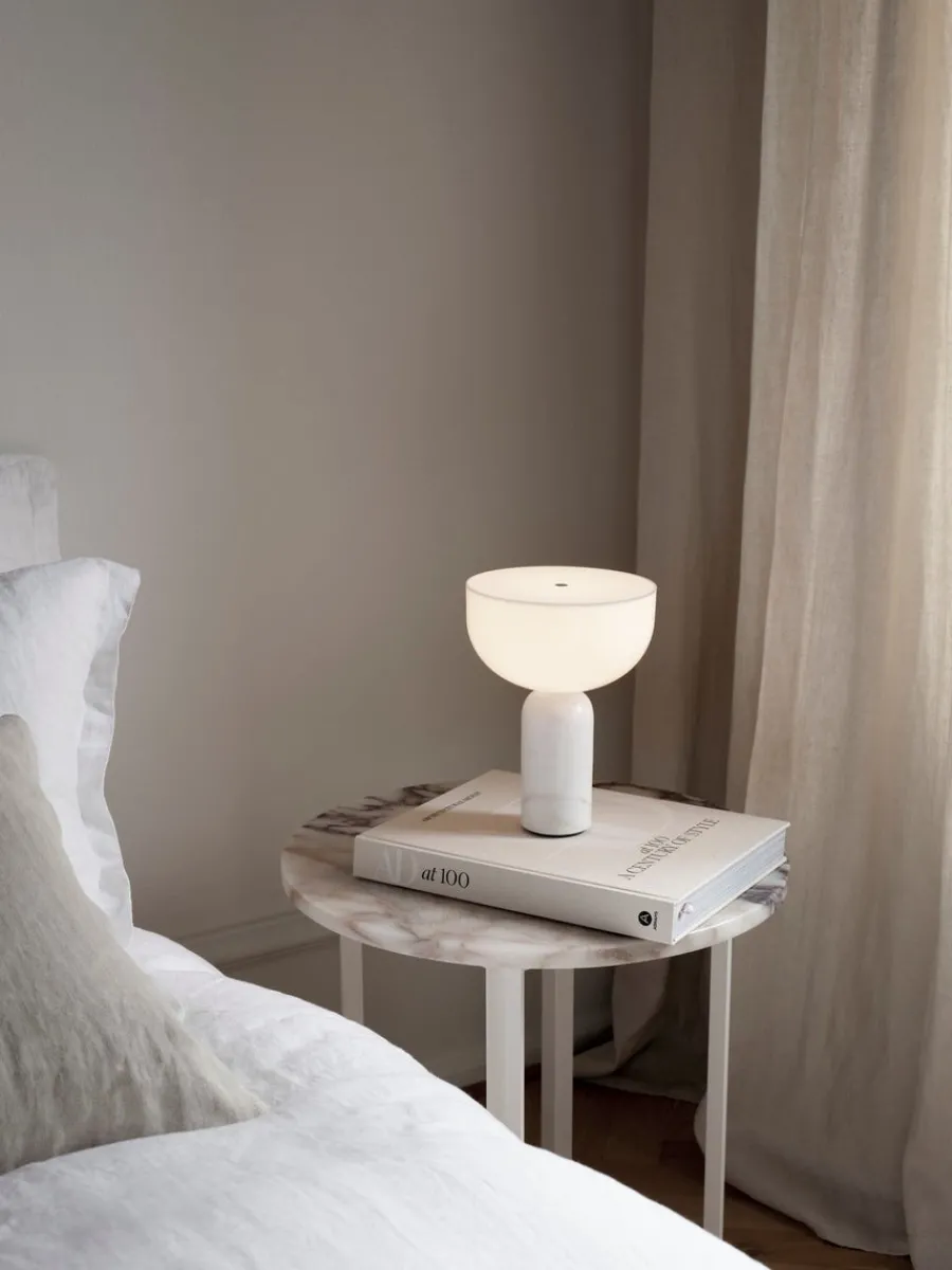 Outlet New Works Kizu Portable bordlampe - marmor Hvit