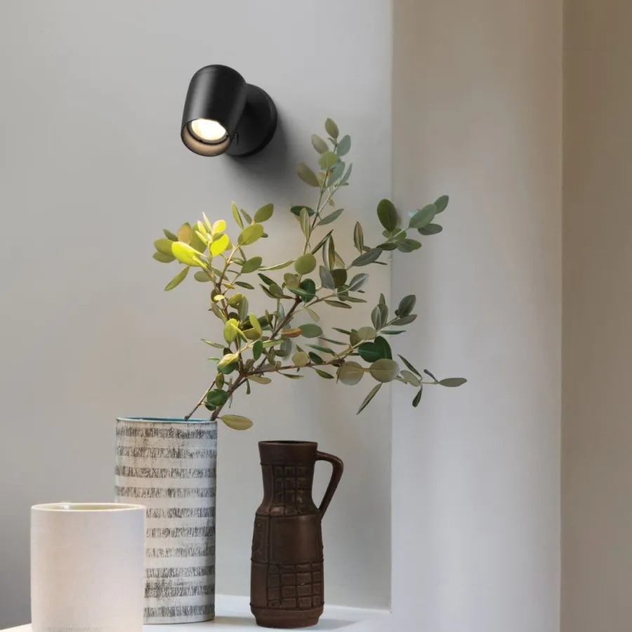 New Astro Lighting Koto vegglampe med bryter Svart