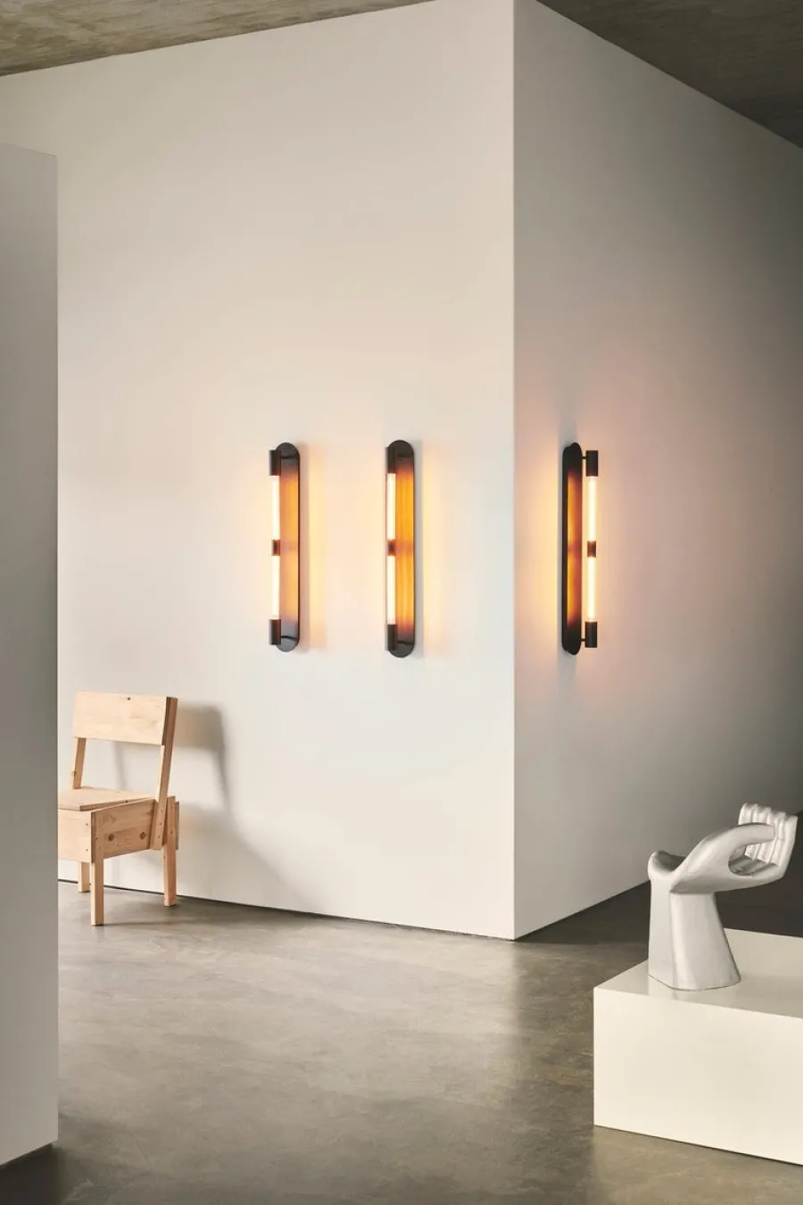 New Design by Us Liberty dobbel vegglampe - Svart