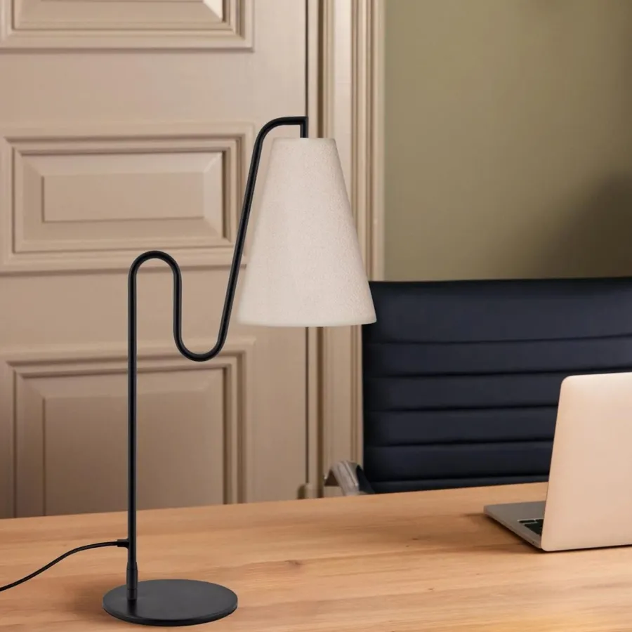 Best Globen Lighting Lou bordlampe Svart / Hvit bouclé