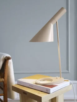 Outlet Louis Poulsen AJ bordlampe