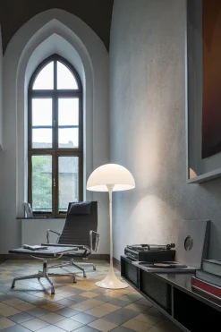 Sale Louis Poulsen Panthella gulvlampe Hvit / Opal