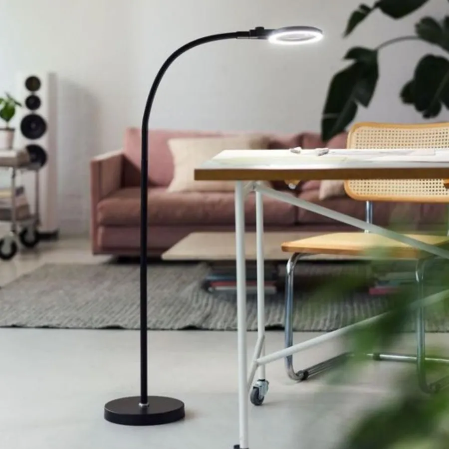 Hot Halo Designs Magni portabel oppladbar gulvlampe med forstørrelsesglass Svart
