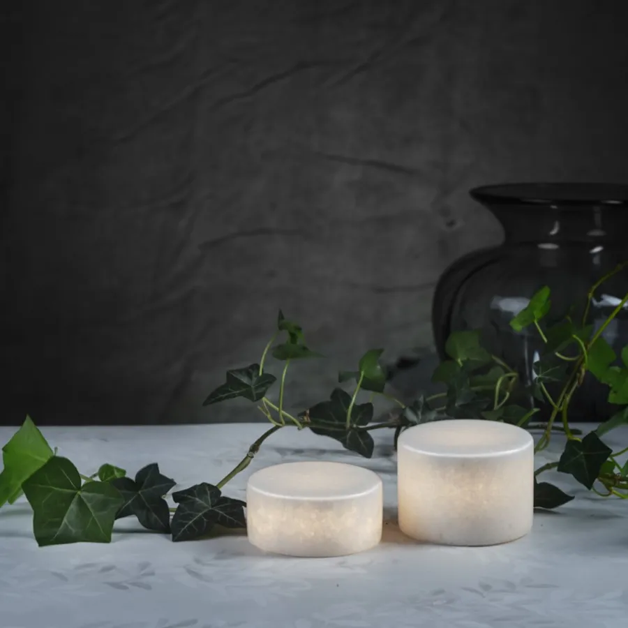 Clearance Unison Marble bordlampe batteridrevet m/timer - Small Hvit