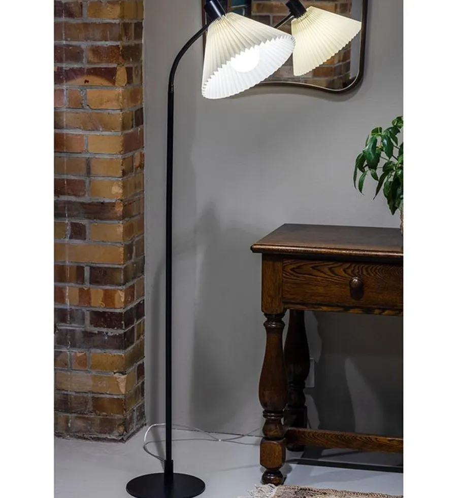 Best Marksløjd Mira gulvlampe 145 cm - Svart/Offwhite - Svart / Hvit