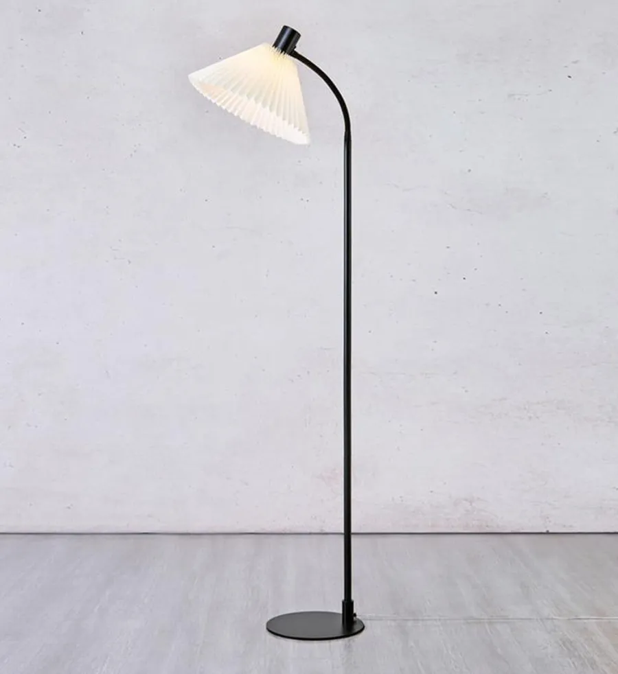 Best Marksløjd Mira gulvlampe 145 cm - Svart/Offwhite - Svart / Hvit