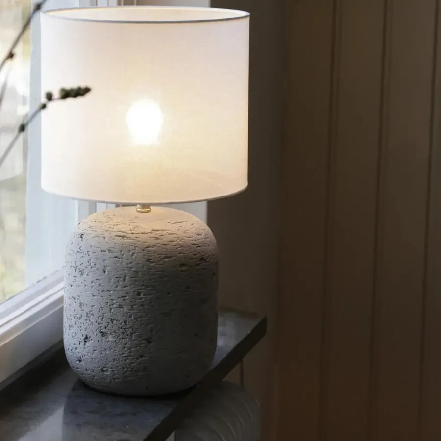 Clearance Marksløjd Montagna bordlampe 45 Hvit/grå