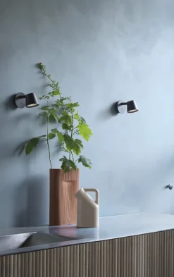 MUUTO Tip vegglampe Grå