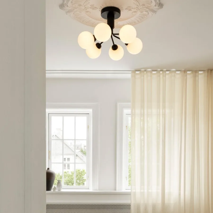 Outlet Nuura Apiales 6 taklampe satengsort / glass Opal