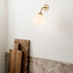 New Nuura Apiales vegglampe - direkte montering - messing/Opal Messing / Opal