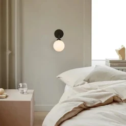 Sale Nuura Apiales vegglampe - svart/Opal Svart / Opal