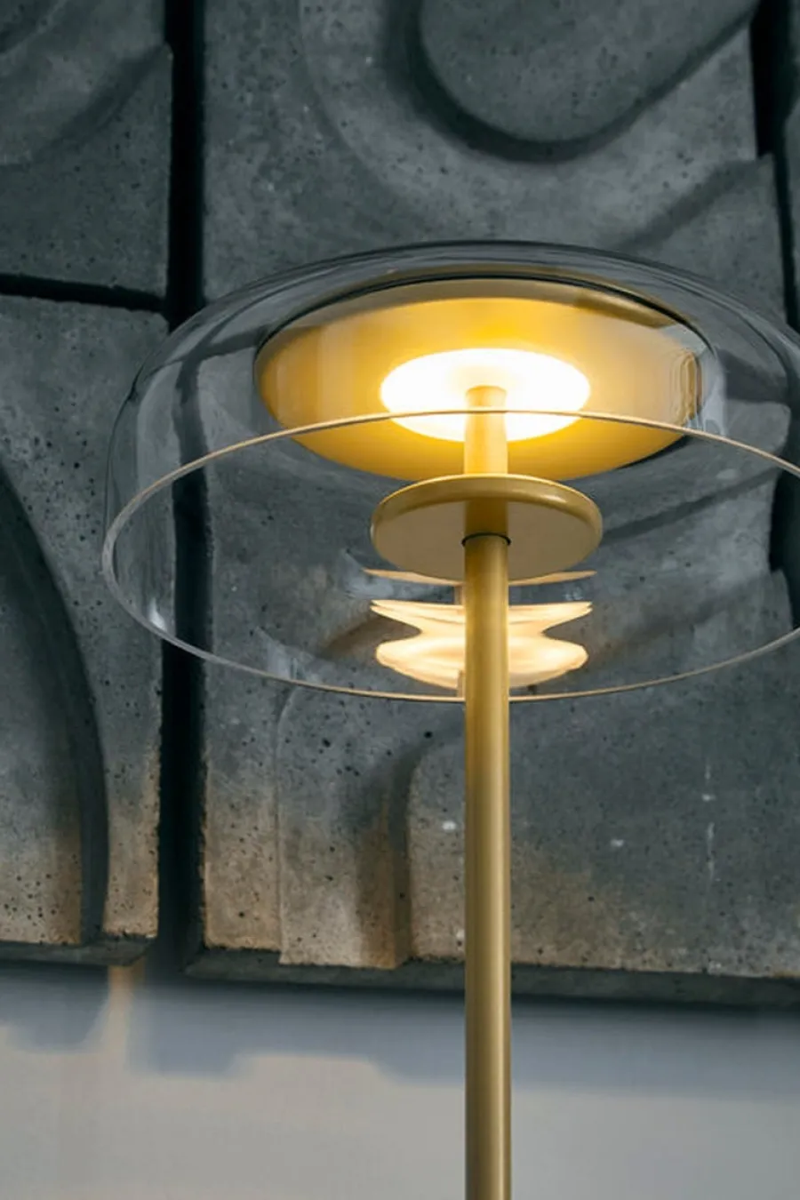 Clearance Nuura Blossi bordlampe Messing / Klar