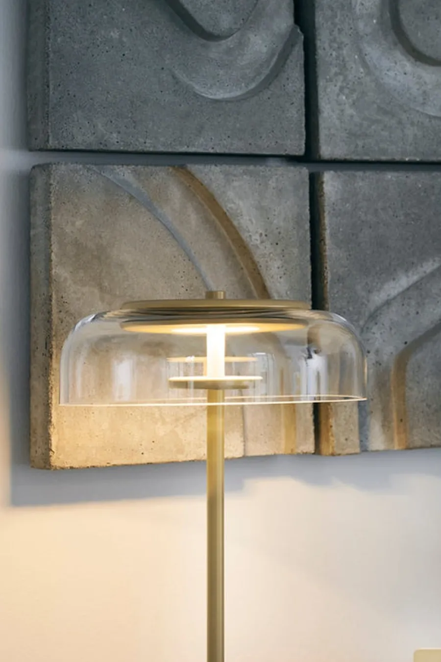 Clearance Nuura Blossi bordlampe Messing / Klar