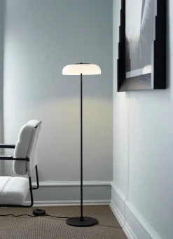 Best Nuura Blossi gulvlampe Svart