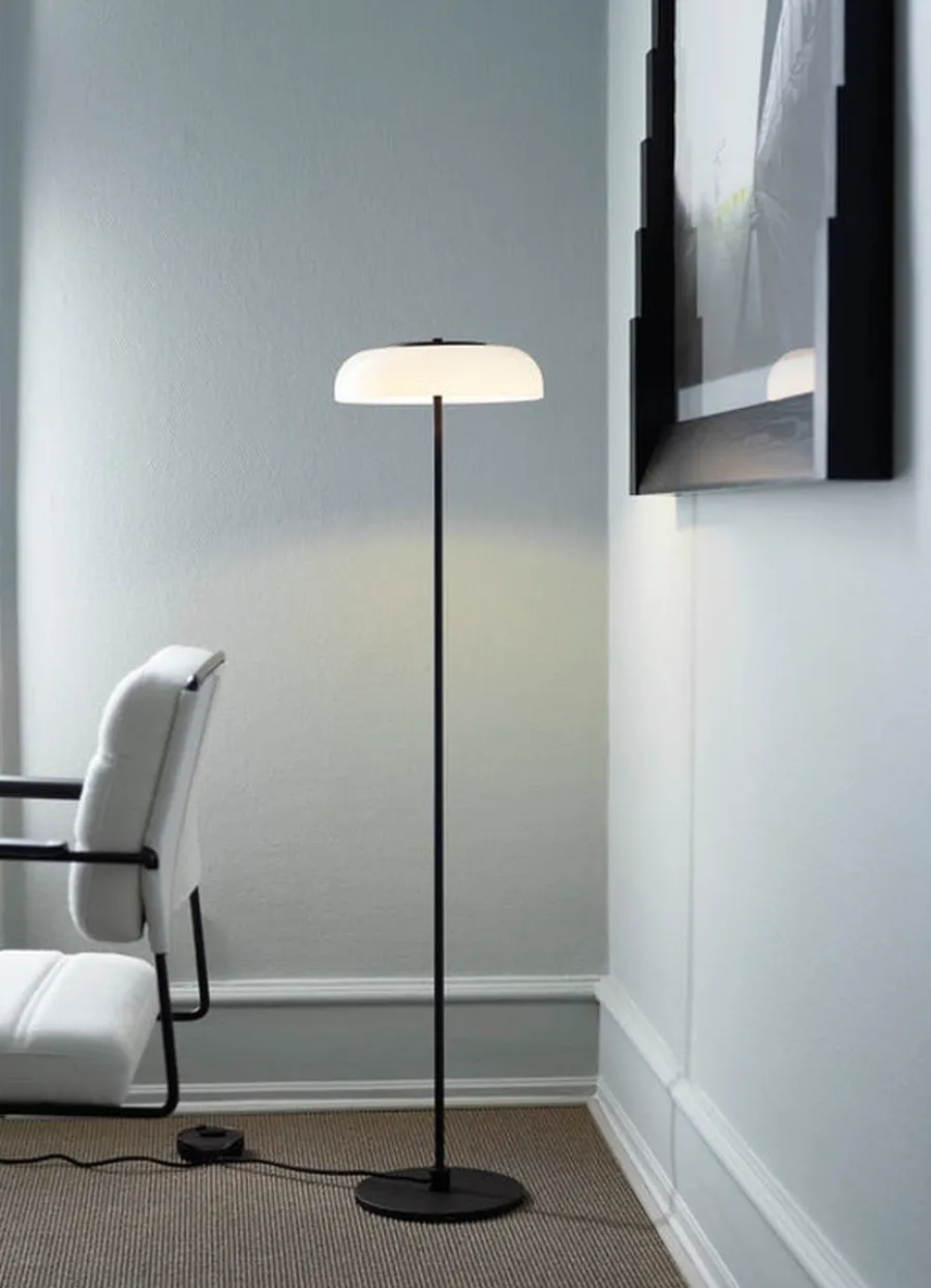 Best Nuura Blossi gulvlampe Svart