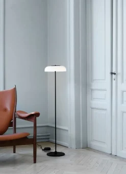 Best Nuura Blossi gulvlampe Svart