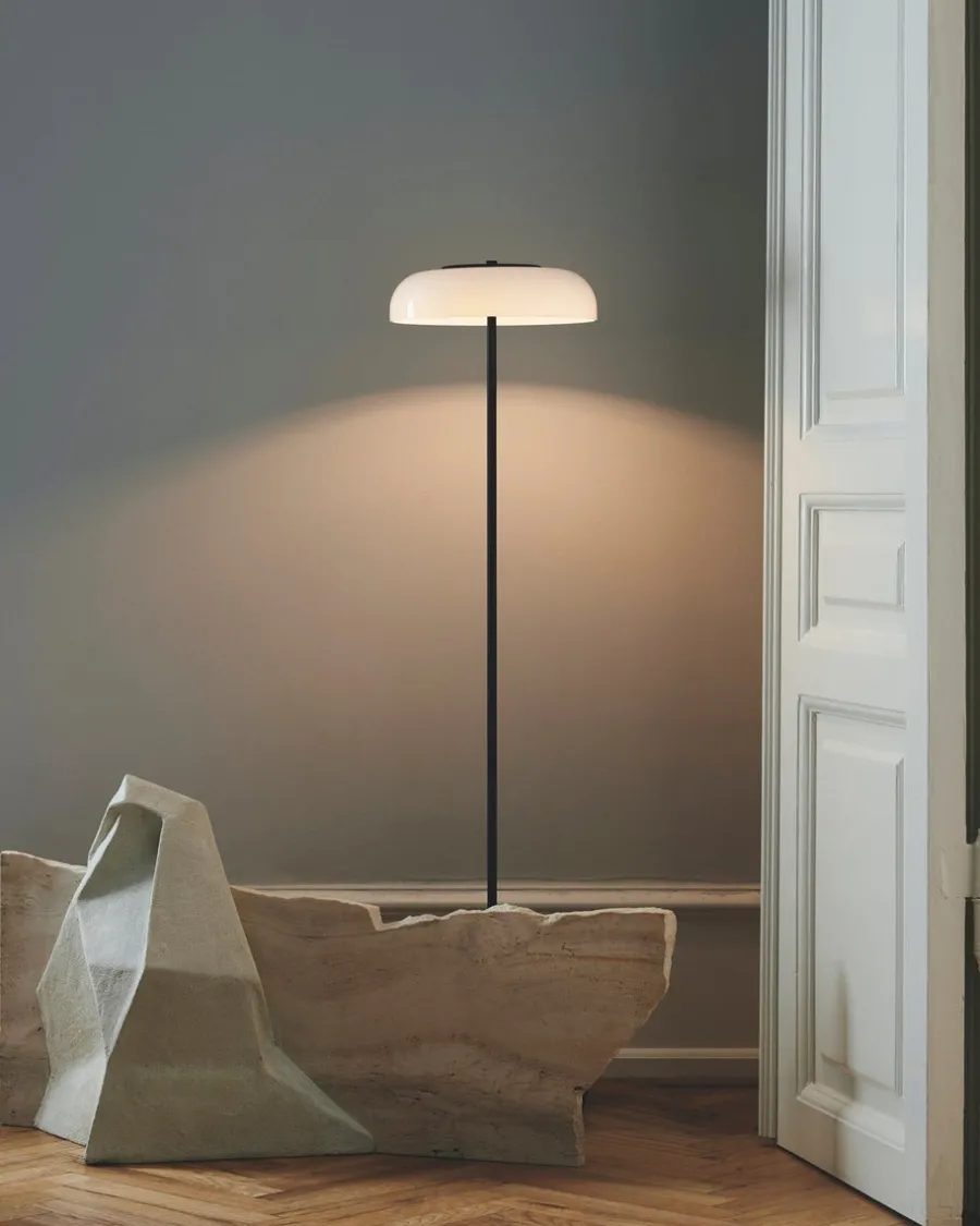 Best Nuura Blossi gulvlampe Svart