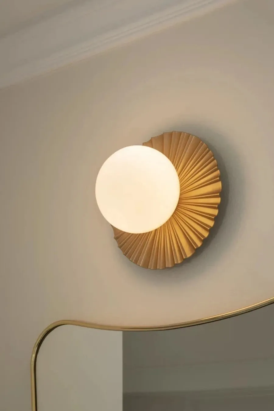 Best Nuura Liila Muuse vegglampe/taklampe - small - nordic gold / opal Messing / Opal