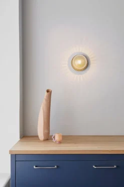 Outlet Nuura Liila 1 vegglampe/taklampe - medium - nordic gold / optikk Bronse / Messing