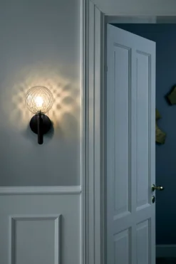 Best Nuura Miira vegglampe / optikk Svart
